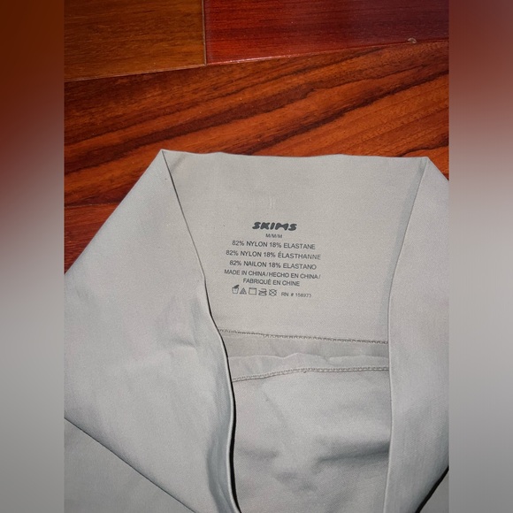 SKIMS GREY SOFT SMOOTHING SEAMLESS LONG TUBE SKIRT - Picture 2 of 4